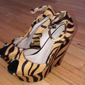 Peep toe tiger print wedges